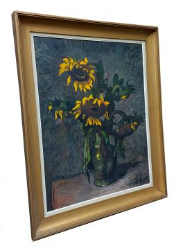 Zonnebloemen op tafel