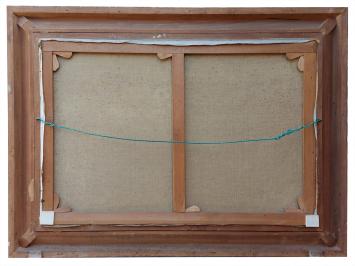 De woeste golven tegen de brugpeilers