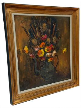 Bloemen in een oude koffiekan