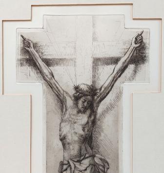 Romain Malfliet met een ets van houten Kruisbeeld