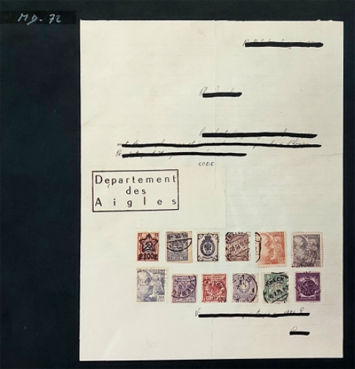 Marcel Broodthaers met een kleurenoffsetdruk op dik papier