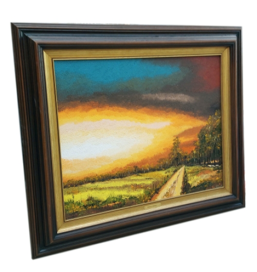 Landweg in een landschap bij het bos