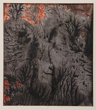 Marieke Van Aeken met een abstract schilderijtje