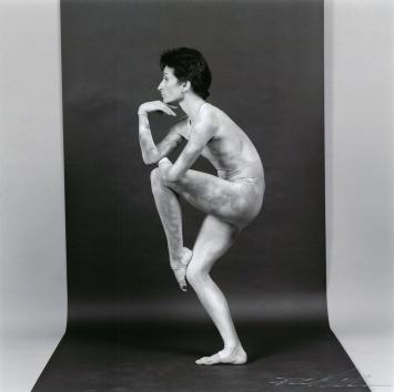 de Nederlandse kunstenaar Paul Blanca met een foto