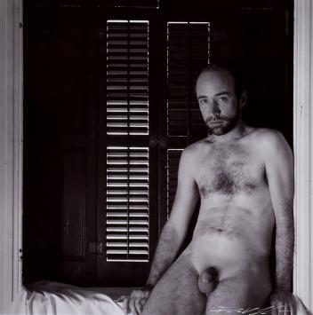 de Nederlandse kunstenaar Paul Blanca met een foto