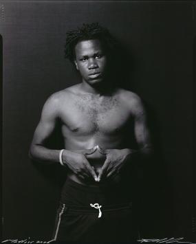 de Nederlandse kunstenaar Paul Blanca met een foto