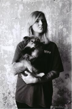 de Nederlandse kunstenaar Paul Blanca met een foto uit 2018