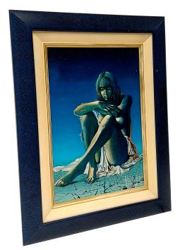 Zittende dame met indringende blik