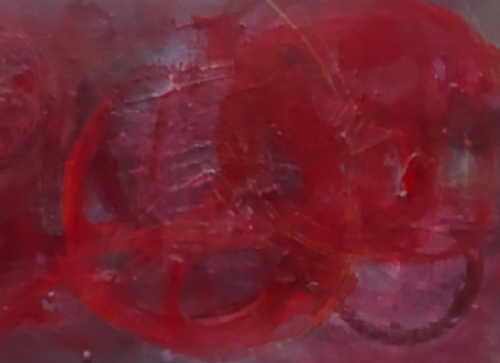 Rita Reychler met een abstract schilderij