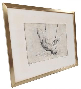 Kind bengelend aan een koord 4/50