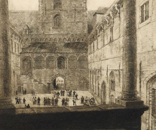 Romain Malfliet met een ets van de binnenkoer van Belfort te Brugge