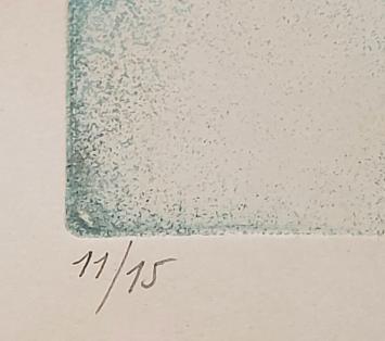Simone Decré met een grafisch kunstwerk op papier