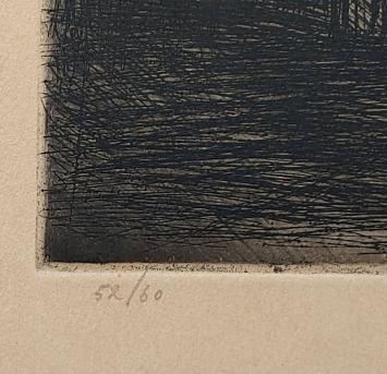 Jakob Smits met een ets op papier