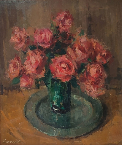 Victor Dooms met een schilderij op paneel geschilderd