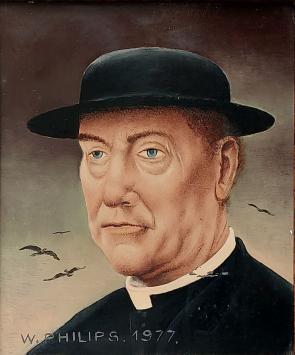 Portrait d’un prêtre avec chapeau noir, peint par Walter Philips en 1977, laque sur panneau, avec cadre d’origine.