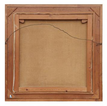 Interieuraanzicht met open deurtje naar de koer