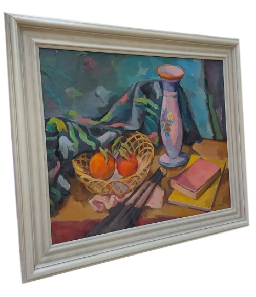 Stilleven met vaasje, sinaas, boek en penselen